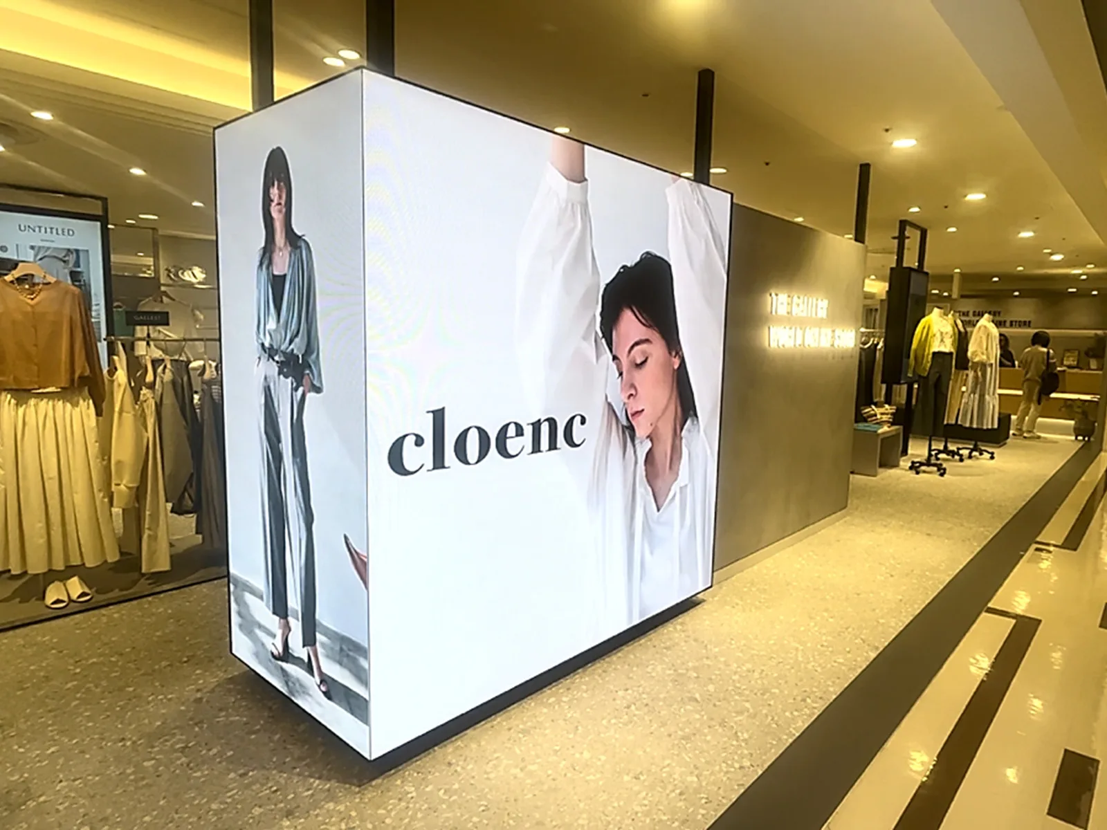 激レア ファッションブランド IKUKO 広告パネル 店舗ディスプレイ 展示会 導入事例】THE GALLERY WORLD ONLINE STORE 国分寺マルイ店 様